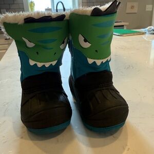 Little boys size 5 snow boots  BRAND NEW